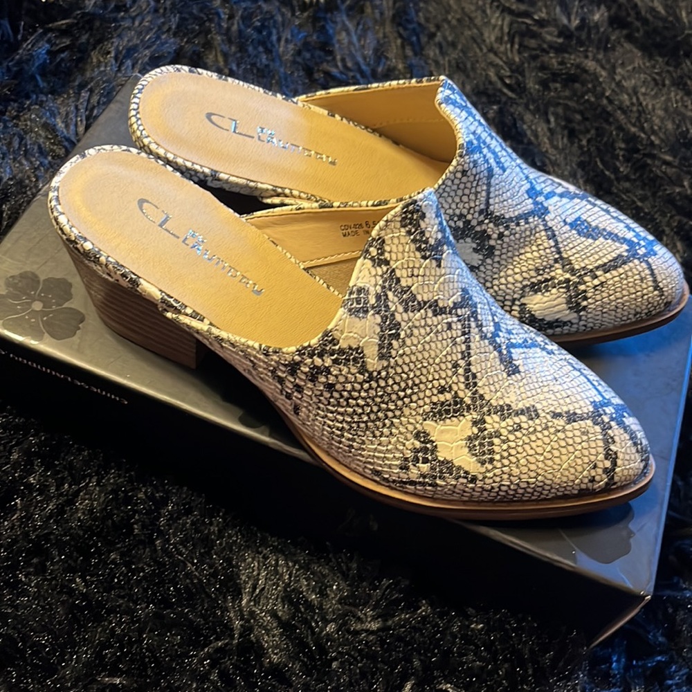 NWT Chinese Laundry Slip on Shoes 🐍